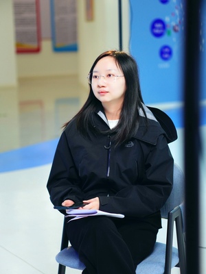 制片副主任-余景玲