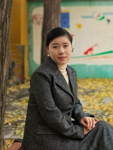 制片副主任-赵兴英